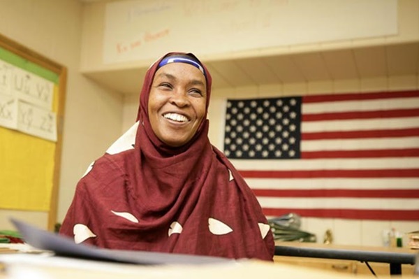 PWJS_committee_awards_10_00_to_center_for_NEW_Americans_700x466