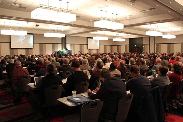 POG_Consultants_talk_money_with_pastors_at_order_and_fellowship_700x466