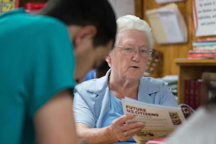 Sister Thérèse Cunningham teaches an English class for immigrants at La Posada Providencia. Photo by Mike DuBose, UMNS.