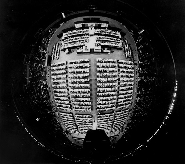 Overhead view of the 1976 General Conference. The conference established the Commission on the Status and Role of Women and the office of a diaconal minister. Photo by John C. Goodwin, United Methodist Board of Global Ministries.