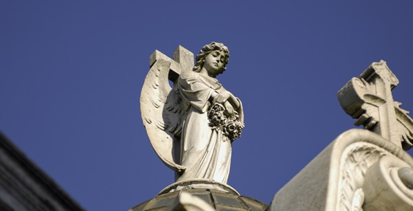 An angel in the Recoleta Cemetery (Spanish, Cementerio de la Recoleta) located in Buenos Aires, Argentina. The cemetery is located at the church of Our Lady of Pilar (Nuestra Señora del Pilar Basilica) which was built in 1732. Photo by Godot13, courtesy Wikimedia Commons.