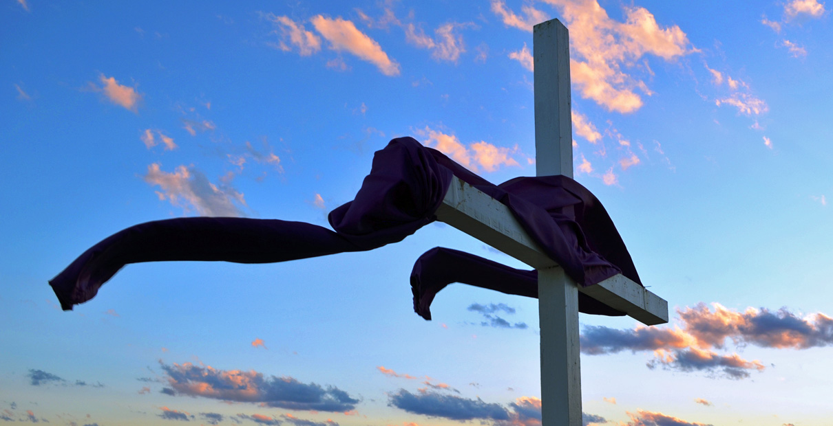 The inlet cross of Belin UMC gleams brights against the sky over Murrell's Inlet, South Carolina. Photo by Austin Bond Photography. 