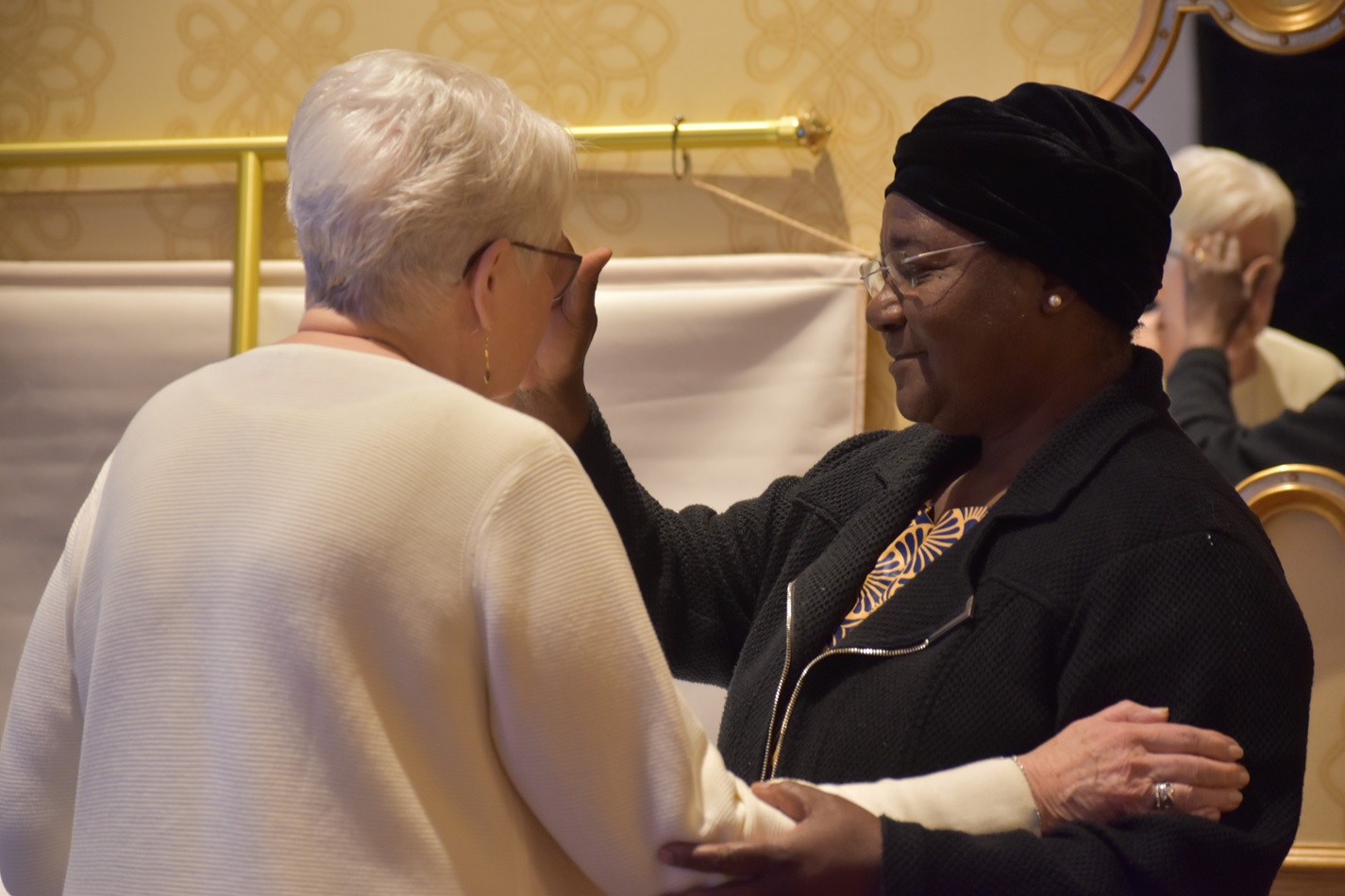 Bishops renew their baptism vows at the close of the May 2019 Council of Bishops meeting outside Chicago, May 9, 2019.