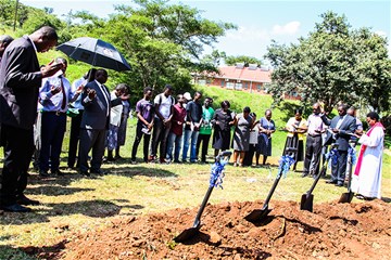 Vice Chancellor Professor Munashe Furusa prays at the ground breaking ceremony for the brand new Student Union Building that was generously donated by the Highland Park United Methodist Church.