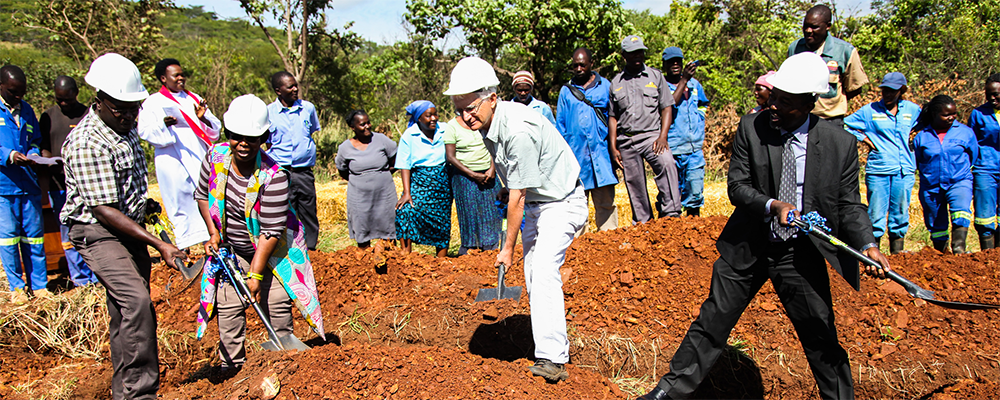 Africa University staff and student along with members of the Illinois Great Rivers Conference held a dedication ceremony to mark the commencement of the construction of a new farmhouse.
