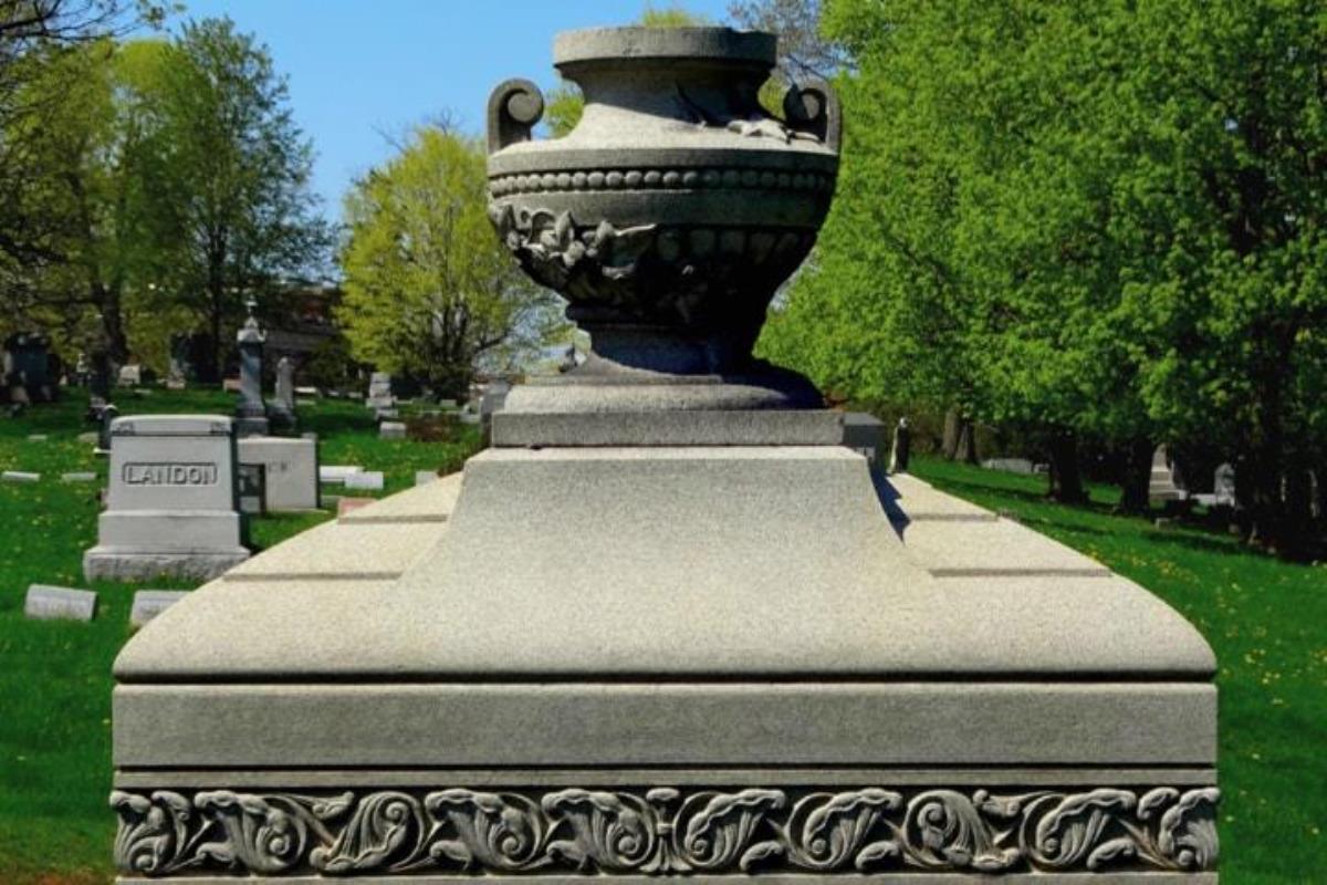 At the time of Jesus, cremation was widely practiced by the Romans, but rarely by Jews and Christians because of their belief that the bodies of believers would one day be physically resurrected. Photo by MaryW, courtesy of Pixabay.