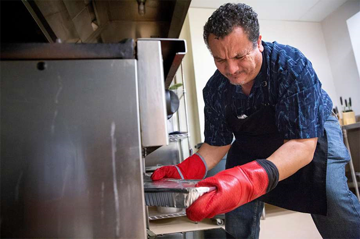 WSF_Tending_the_hungry_700x466