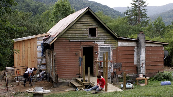 The United Methodist Church has called for support and ministry with people in Appalachia since the 1972 General Conference. Students work on fixing up a house in Appalachia in this UMNS file photo by Ronny Perry.