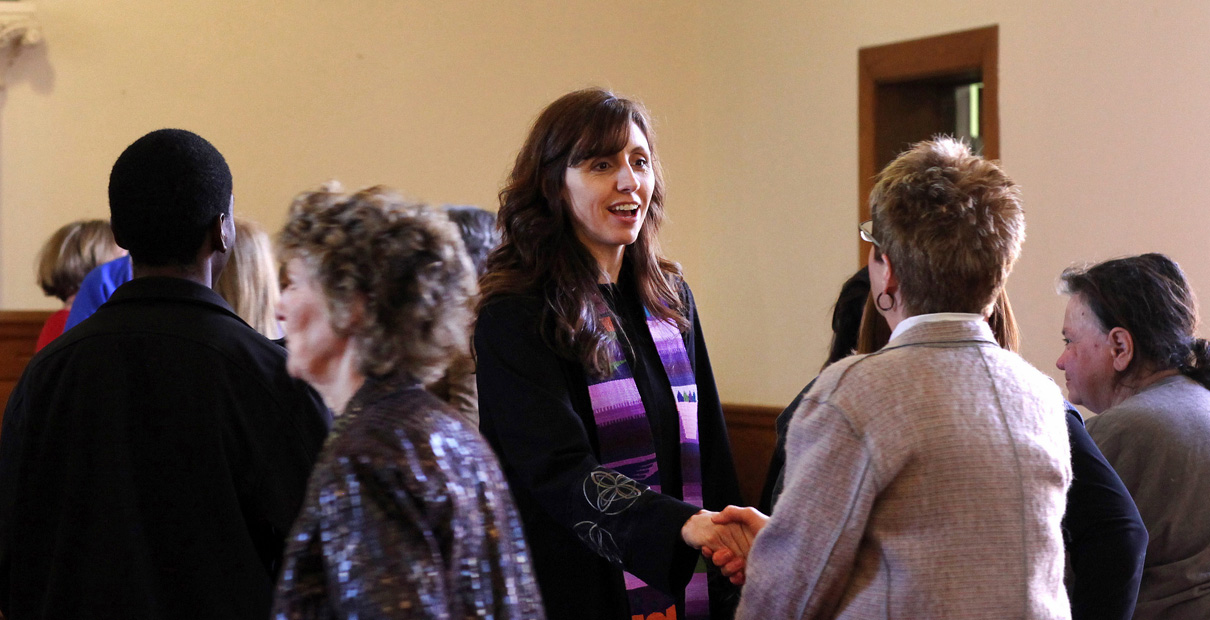 Every member can help when their church receives a new pastor. File photo by Kathleen Barry, United Methodist Communications. 