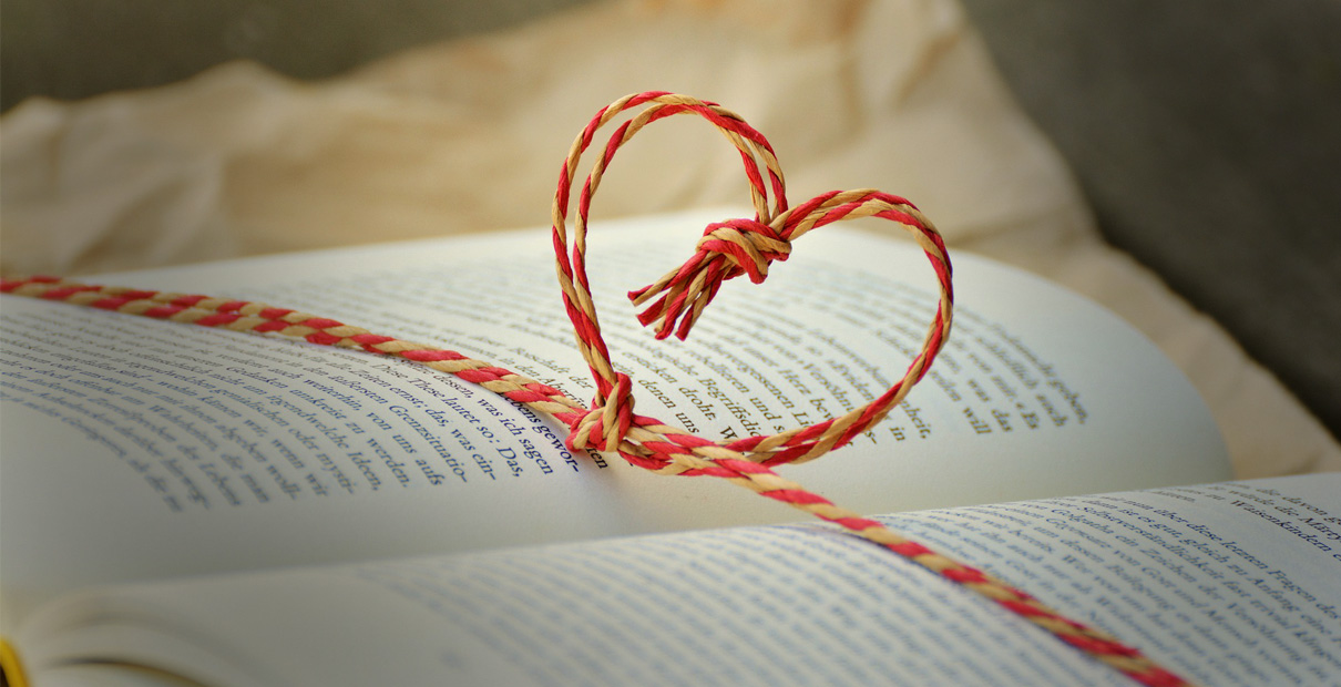United Methodists have many choices of books to give to their mom, dad, and graduate. Photo by congerdesign via Pixabay.com, CC0 Creative Commons. 