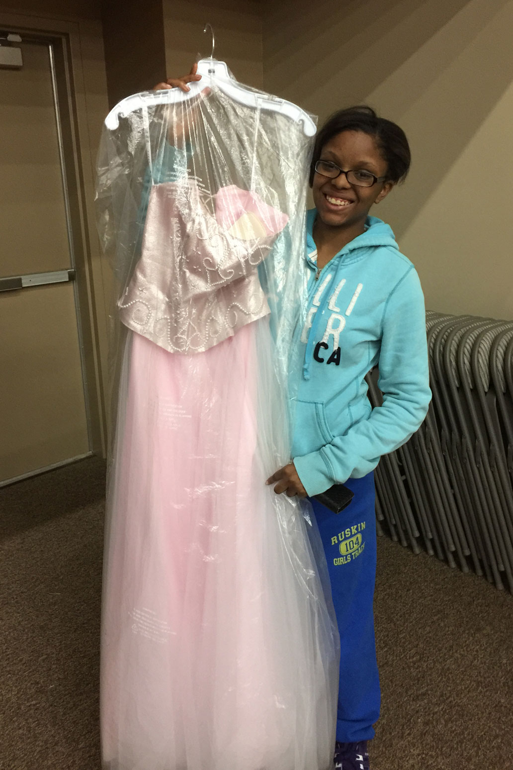Churches Offer Free Formal Wear And God S Love To Teens The