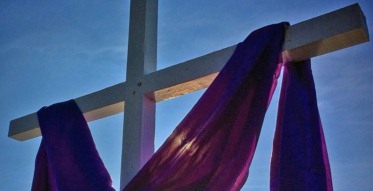The inlet cross of Belin UMC gleams brights against the sky over Murrell's Inlet, South Carolina. Photo by Austin Bond Photography. 