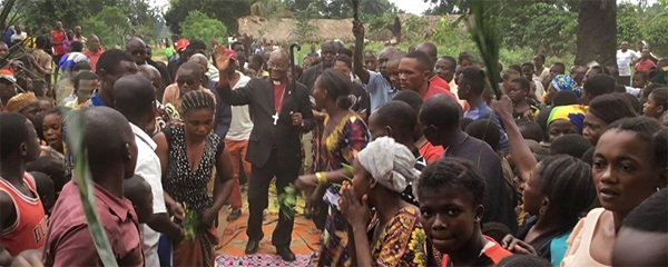 Bishop Unda visits remote areas of Congo for first time People in the village of Samba, Congo, line the streets to welcome East Congo Bishop Gabriel Yemba Unda, who spent 10 days in late September and early October visiting all seven districts in the remote East Congo Conference. It was the first time many United Methodists in the area had ever seen a bishop.