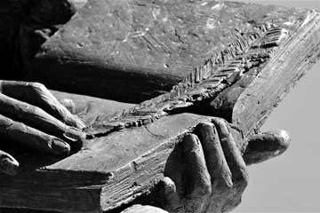 Statue photo courtesy Ulleo, Pixabay