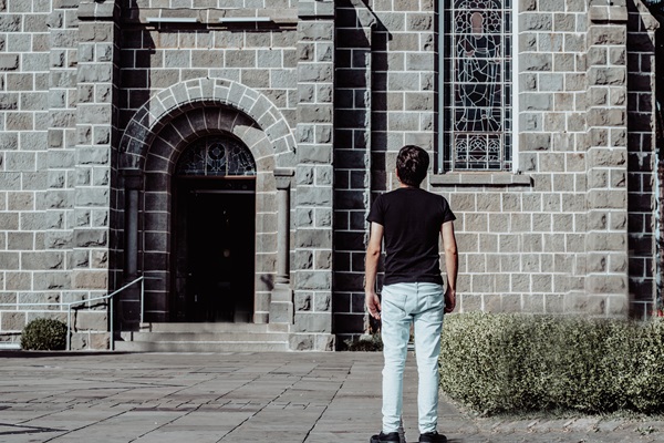 Buscando una iglesia