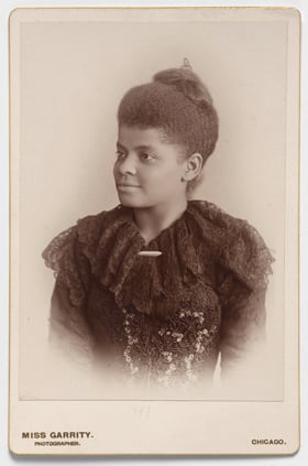 Un portrait d’Ida B. Wells-Barnett vers 1893. Épreuve à l’albumine argentique de la photographe américaine Sallie Garrity. Photo de la National Portrait Gallery (Muséenational du portrait), gracieuseté de Wikimedia Commons.