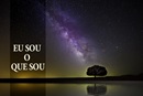 “Eu sou quem eu sou” (Êxodo 3: 13-15) é a resposta de Deus à pergunta de Moisés, “… e se eles me perguntarem: 'Qual é o seu nome?' Então o que devo dizer a eles?". Imagem da Via Láctea de Pete Linn, cortesia da Pixabay; gráfico por Laurens Glass. Versão em português Rev. Gustavo Vasquez, Notícias MU.