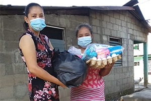 Women come for eggs and other food rations at a distribution point coordinated by the Methodist Mission in Honduras. PHOTO: COURTESY OF THE METHODIST MISSION IN HONDURAS