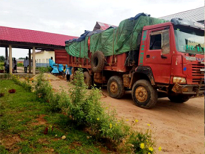 North Katanga offloads supplies from a big truck