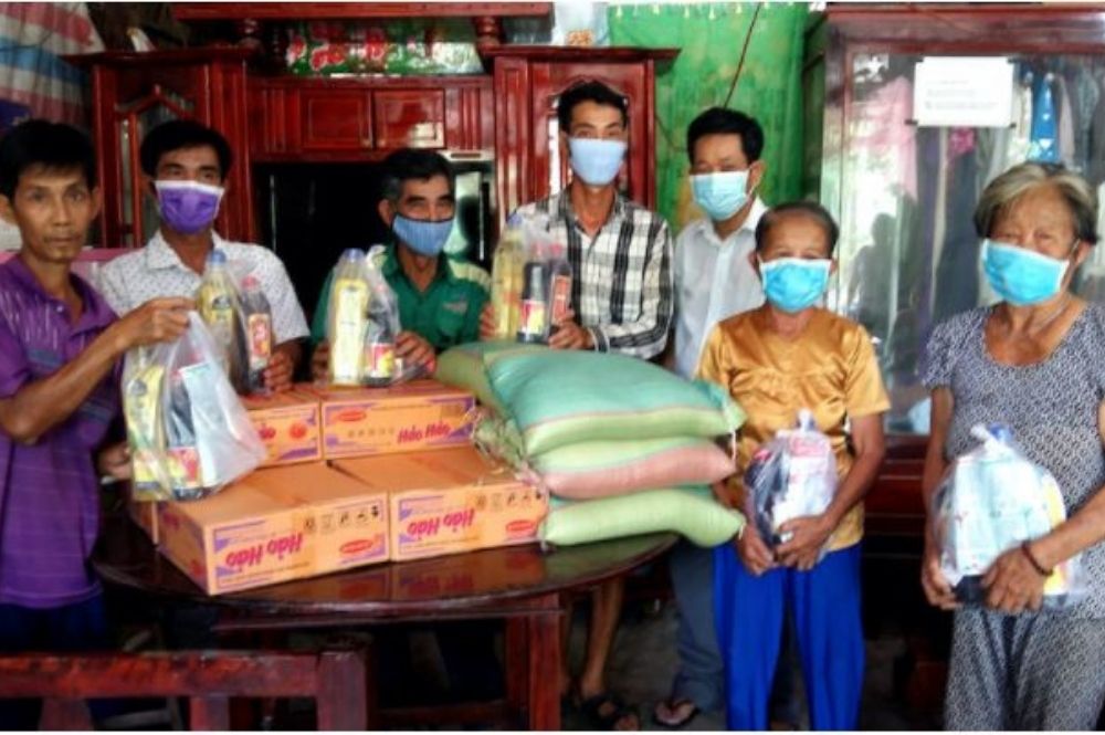 Vietnam Mission Initiative helps neighbors during COVID-19 pandemic.