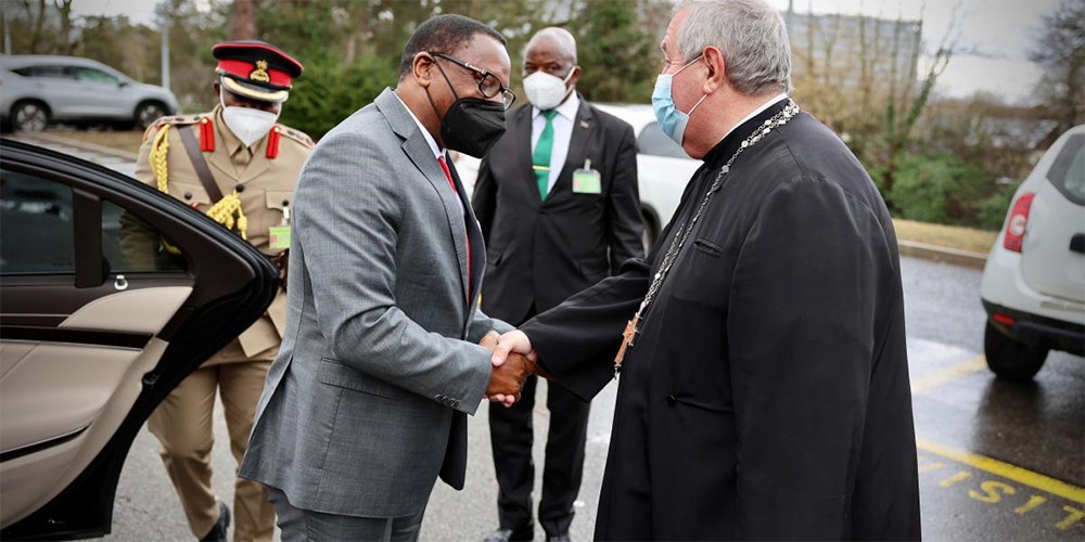 World Council of Churches acting general secretary Rev. Prof. Dr Ioan Sauca meets His Excellency Rev. Dr Lazarus McCarthy Chakwera, president of the Republic of Malawi at the Ecumenical Centre in Geneva. Photo: Ivars Kupcis/WCC