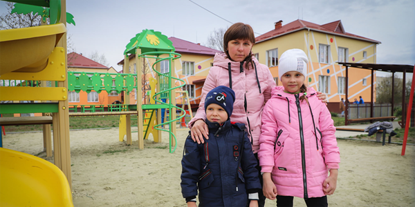 Irina and her two children in the playground at the shelter in Batiovo, Ukraine. PHOTO: Dániel Fakete/Okumenikus Segélyszervezet