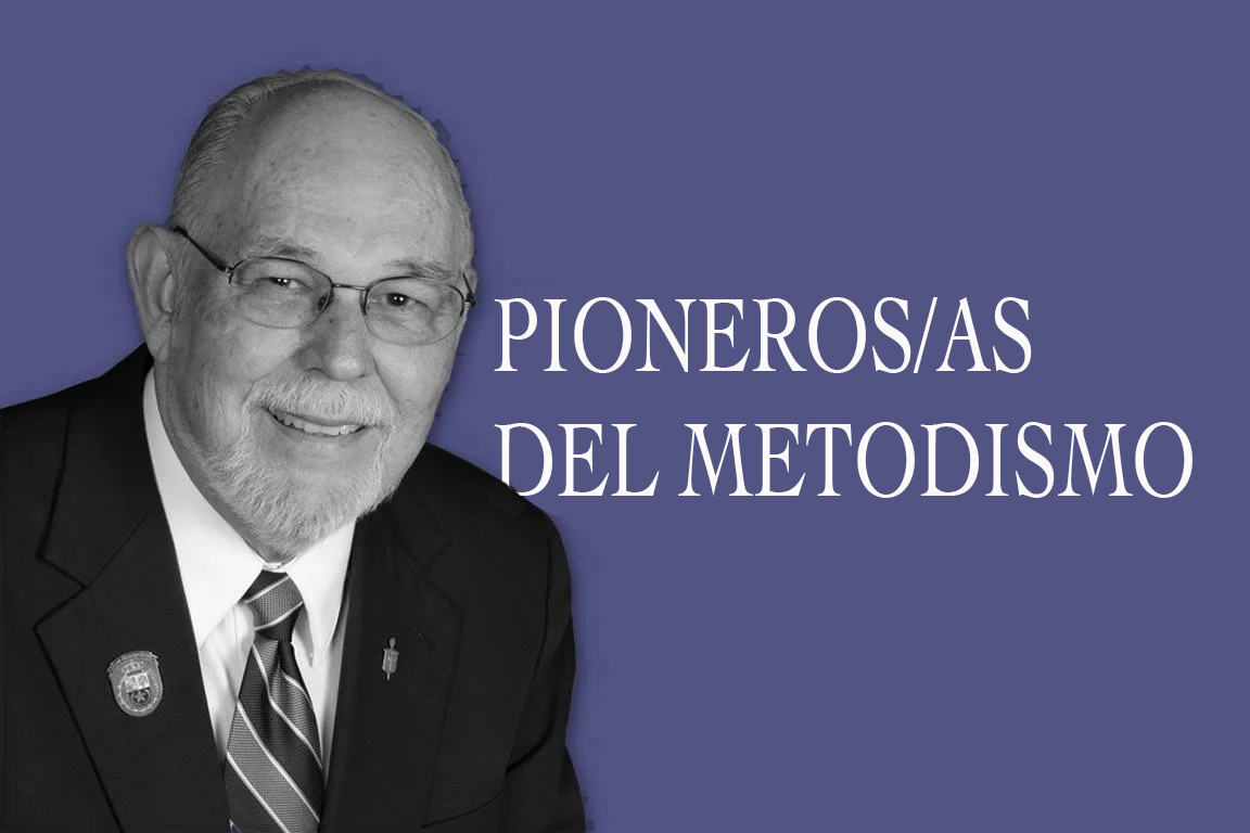 El Rev. Martínez, miembro fundador de MARCHA (el Caucus Nacional Hispano-Latino en La Iglesia Metodista Unida) y defensor de los derechos del pueblo hispano-latino en toda la denominación, fue elegido obispo en la Jurisdicción Surcentral en 1992 y se jubiló en 2008. Foto cortesía de la Concilio de Obispos/as; gráfico original de Laurens Glass; versión en español Rev. Gustavo Vasquez,  Comunicaciones Metodistas Unidas.