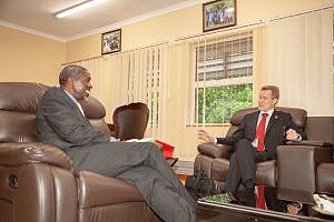 Professor Paul Tsuchido Shew talks with Vice Chancellor Reverend Professor Peter Mageto. Courtesy photo. 