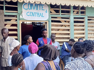 Women line up for the Profamil clinic in Haiti, supported with a grant from UMCOR. (Photo: Profamil)