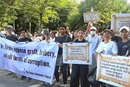 Os Metodistas Unidos das Filipinas se juntam a milhares de manifestantes na the Trillion Peso March (Marcha do Trilhão de Pesos, em tradução livre) em 21 de setembro, enquanto caminham até o Parque Rizal, em Manila, Filipinas. Os manifestantes exigiram responsabilização e transparência por parte das autoridades governamentais em meio a alegações de corrupção em larga escala. Foto cortesia de Blessy Grace De Leon.
