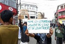 Le 10 octobre, des jeunes ont défilé dans les rues d'Antananarivo, à Madagascar, brandissant des pancartes sur lesquelles on pouvait lire « Même les lémuriens veulent de l'eau et de l'électricité », en référence aux primates populaires originaires du pays. Ce message souligne la frustration croissante des jeunes face à la pénurie persistante d'eau et d'électricité dans le pays. Photo de Diary Andrian.