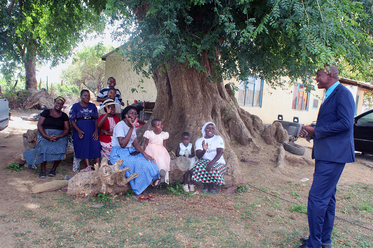  L'Eglise Locale Méthodiste Unie de Birchenough, au Zimbabwe, a été fondée au début des années 1970 et la congrégation a célébré ses offices sous cet arbre muucha jusqu'à l'achèvement d'un sanctuaire permanent en 2025. Photo de Kudzai Chingwe, UM News.
