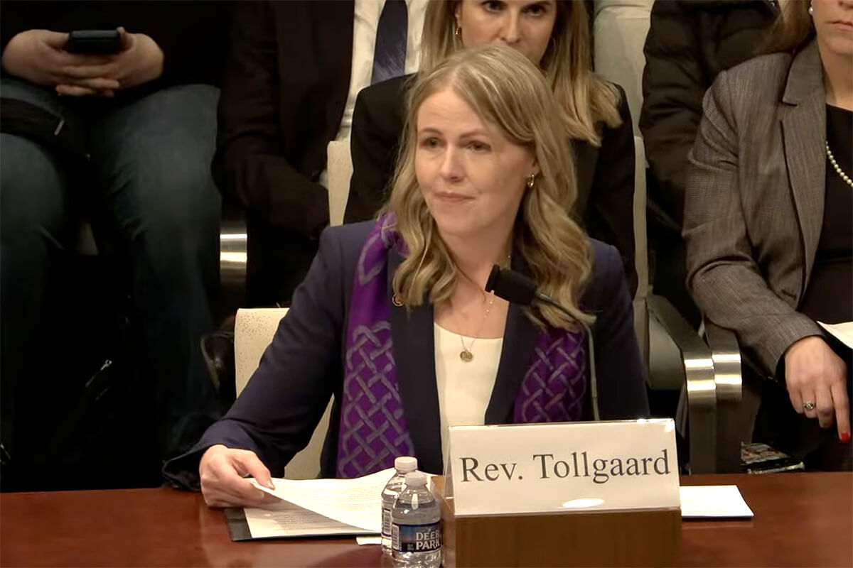 La Rev. Mariah Tollgaard, pastora principal de la Iglesia Metodista Unida Hamline en St. Paul, Minnesota, testifica el 4 de marzo ante el Comité de Supervisión de la Cámara de Representantes de EE. UU. También testificaron el gobernador de Minnesota, Tim Walz, y el fiscal general Keith Ellison. Captura de pantalla de la audiencia del Comité de Supervisión de la Cámara de Representantes vía YouTube, cortesía de Noticias MU.