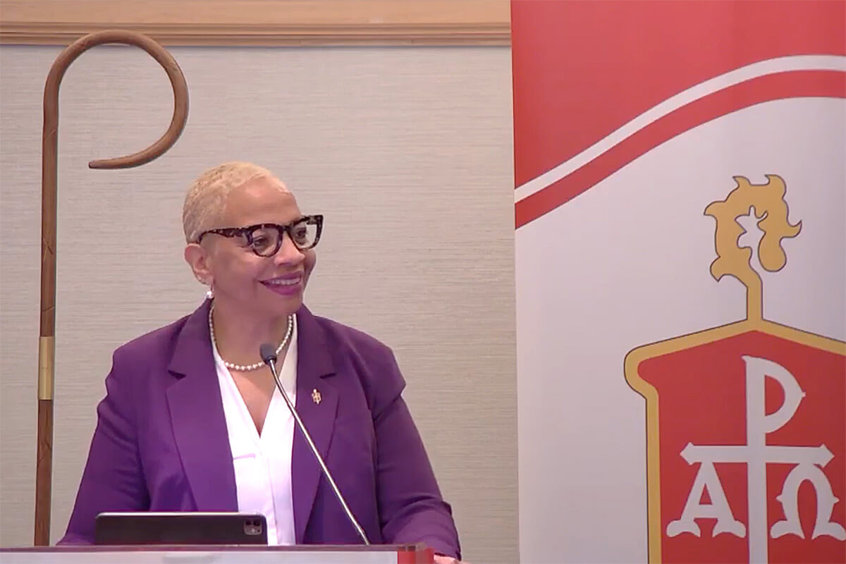 La présidente du Conseil des Évêques, Tracy S. Malone, qui dirige également la Conférence de l'Indiana, prononce son dernier discours présidentiel lors de la réunion de printemps des Évêques à Jacksonville, en Floride. Elle a mis les Évêques au défi de laisser de côté leurs inquiétudes concernant l'institution et de voir comment Dieu façonne l'Église pour l'avenir. Capture d'écran gracieusement fournie par le Conseil des Évêques via Facebook par UM News.