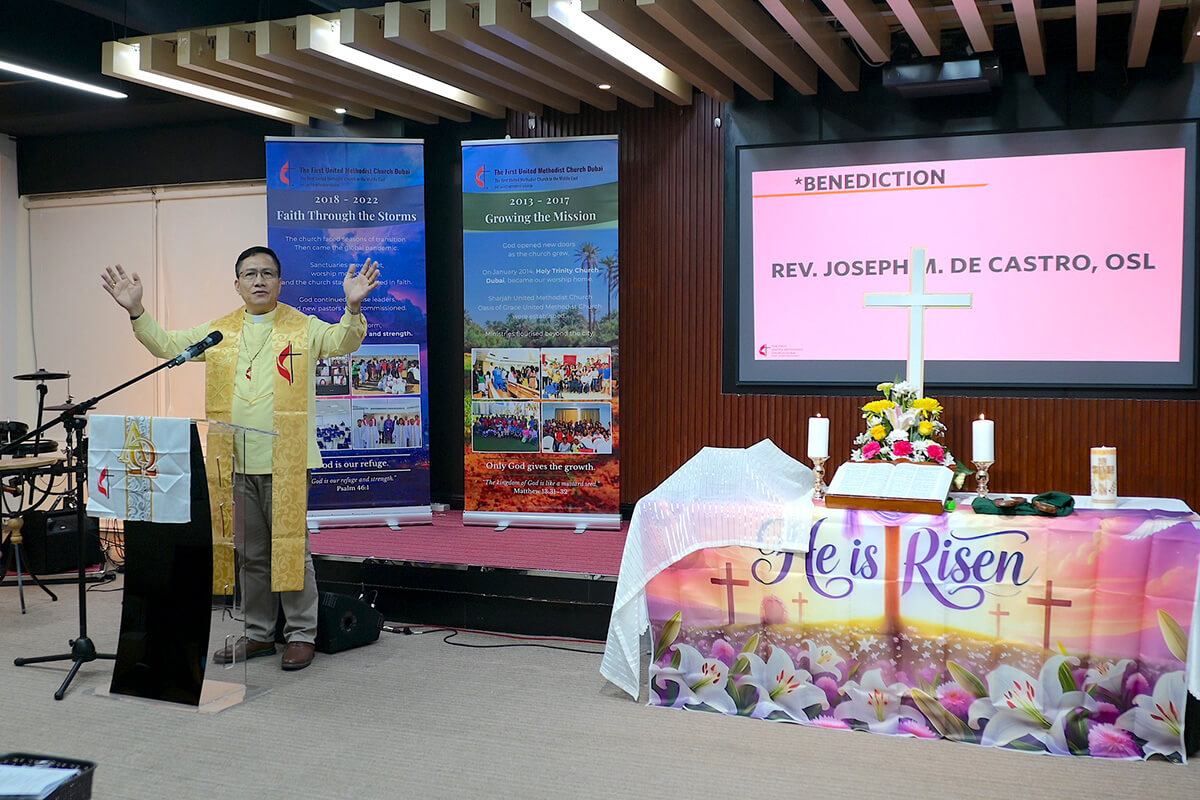 Le révérend Joseph M. De Castro est pasteur à la First United Methodist Church de Dubaï. Sa congrégation, composée principalement de travailleurs migrants et d’autres personnes vivant aux Émirats arabes unis et dans les pays voisins, s’est retrouvée prise au piège au milieu de la guerre. Photo gracieusement fournie par l’équipe média de la TFUMC Dubaï. 