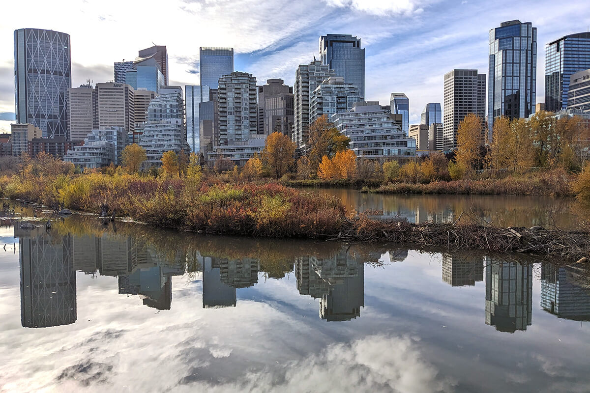 La ligne d’horizon de Calgary, en Alberta (Canada). Des méthodistes unis du monde entier se rendront dans cette ville canadienne pour le « Leadership Gathering », un rassemblement de dirigeants sans précédent pour la dénomination, prévu du 20 au 24 octobre et destiné à aider celle-ci à discerner ses prochaines étapes. Photo de Tamsintj, avec l’aimable autorisation de Wikimedia Commons.